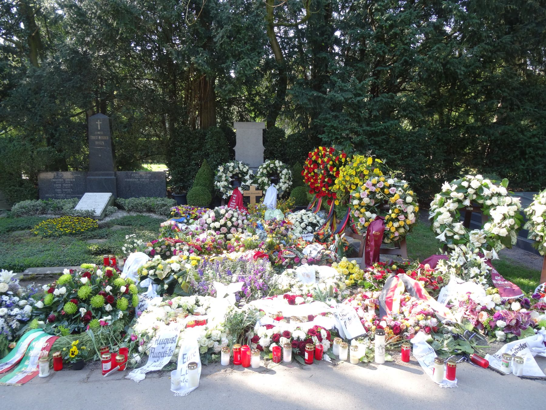 Grabstätte von Guido Westerwelle auf Melaten-Friedhof